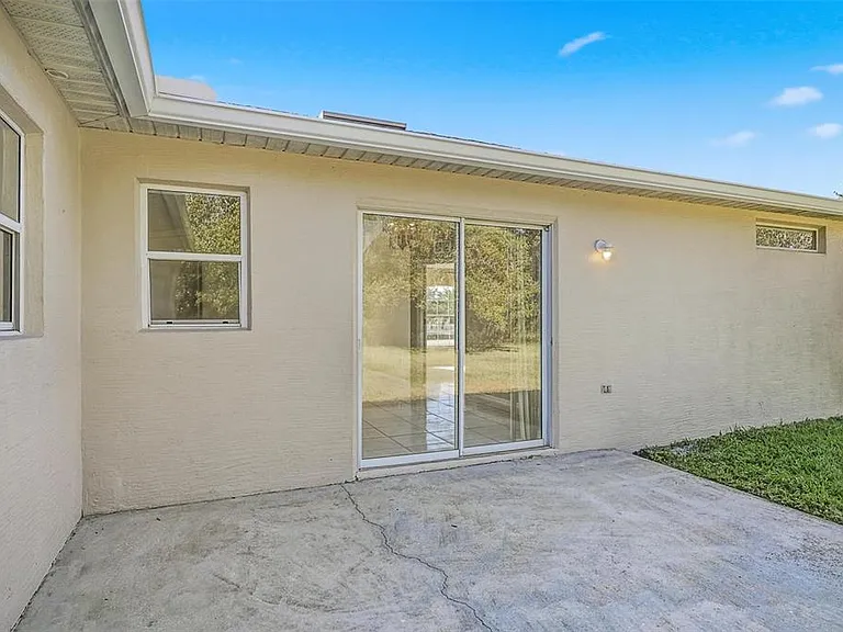 106 La Mancha Dr — Photo 35