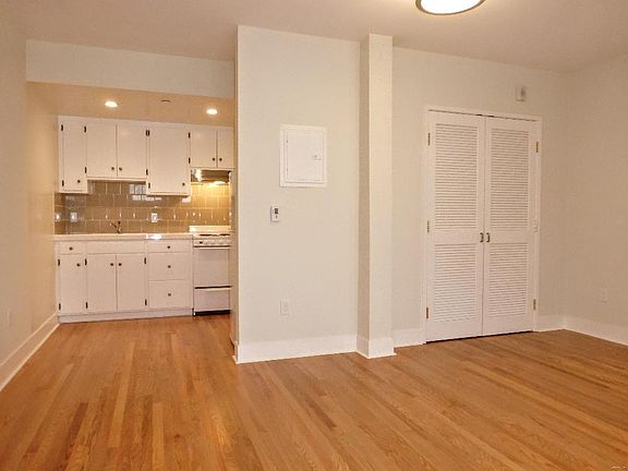 5th image of 1135 Stanyan St #11