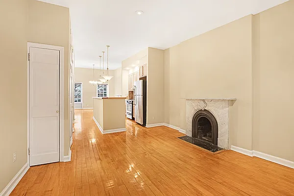 Rented by Compass | media 23