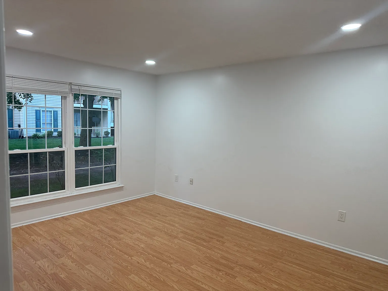 2 bed, 1011 sqft, $2,300 — Photo 2