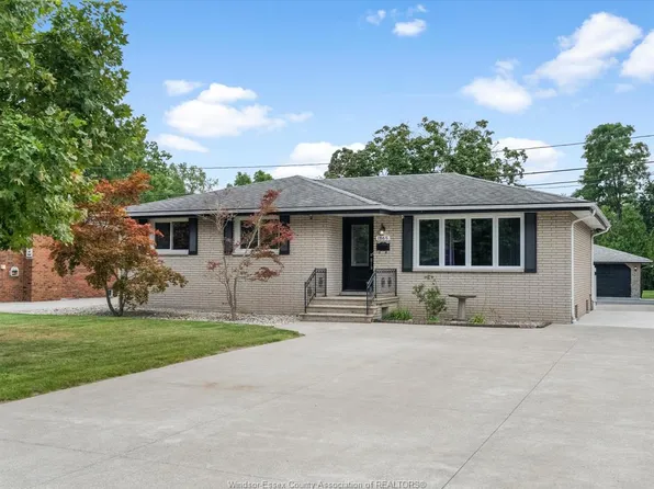 1865 Todd Ln, Lasalle, ON N9H 1J6