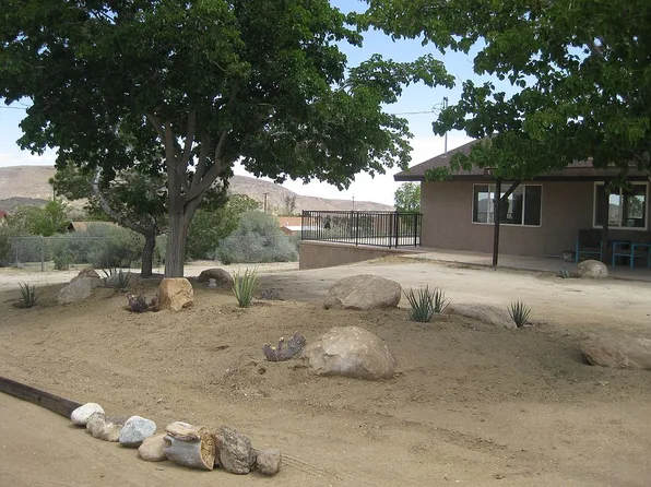 5693 Lariat Rd, Pioneertown, CA 92268