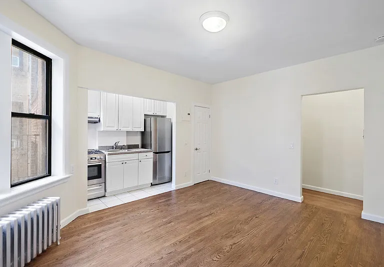 218 W 10th St #4G — Photo 5