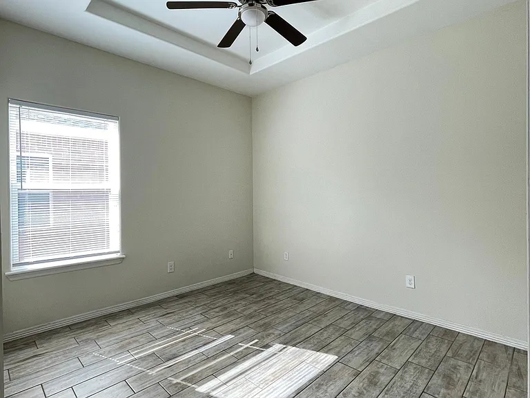 1802 Cortlandt St #1 — Photo 8