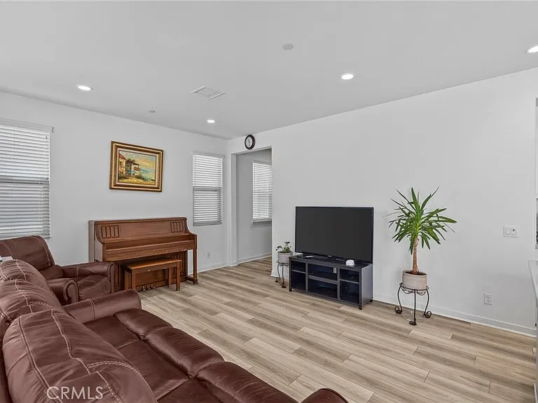 16282 Meadowhouse Ave — Photo 6