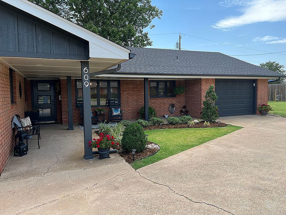 1st image of 609 Meadow Pl