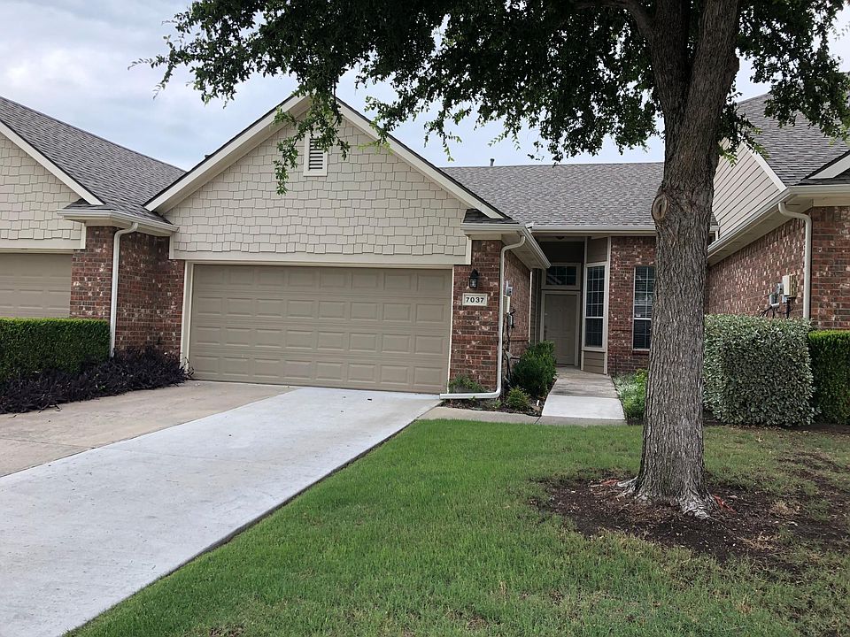 Beautiful Single Story Townhome in West Plano near Tollway