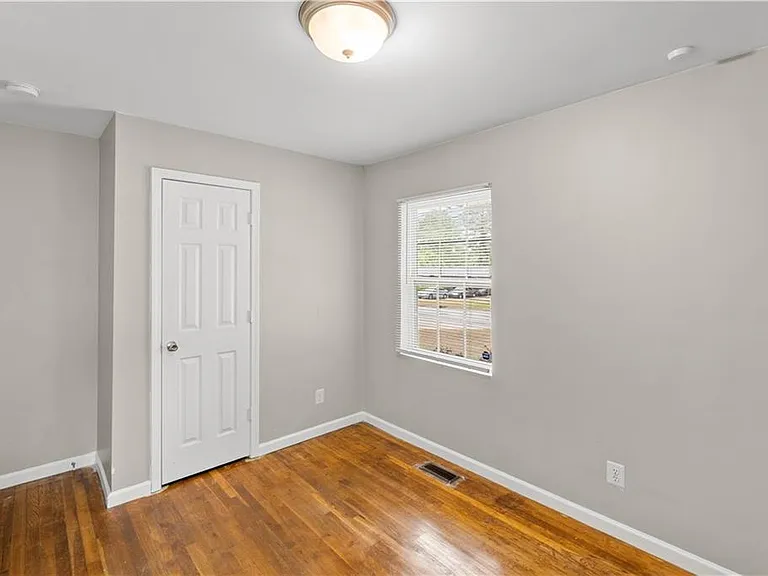 2161 Rochelle Way — Photo 9