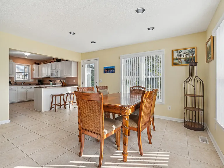 S Oak Dr — Photo 17