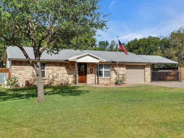 404 S Jackson St, Wolfe City, TX 75496