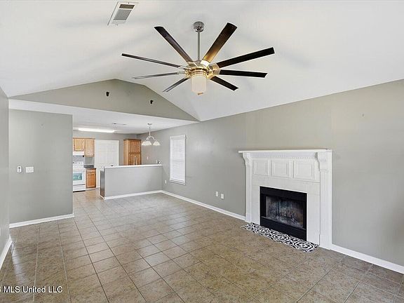 4th image of 330 Audubon Cir