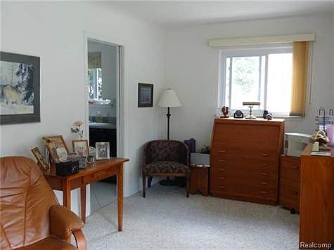 5th image of 34000 Glenview Dr