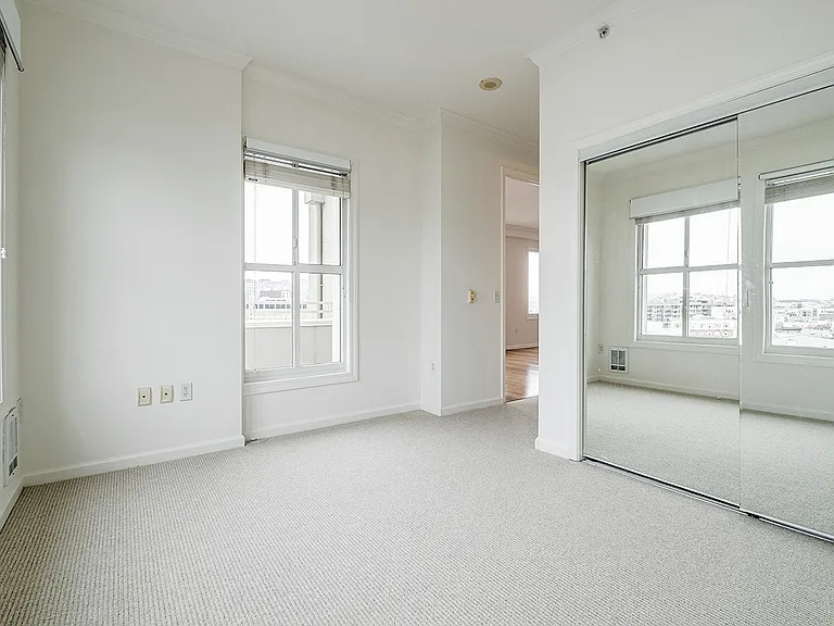 140 S Van Ness Ave #1131 — Photo 17