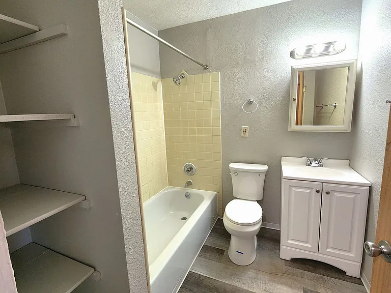 Florence Apartments — Photo 7