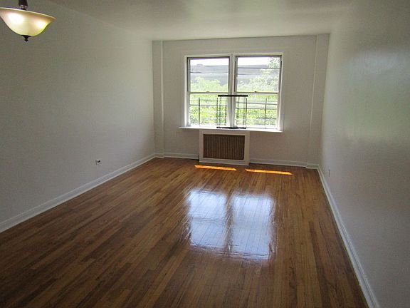 3rd image of 14102 79th Ave APT 3J