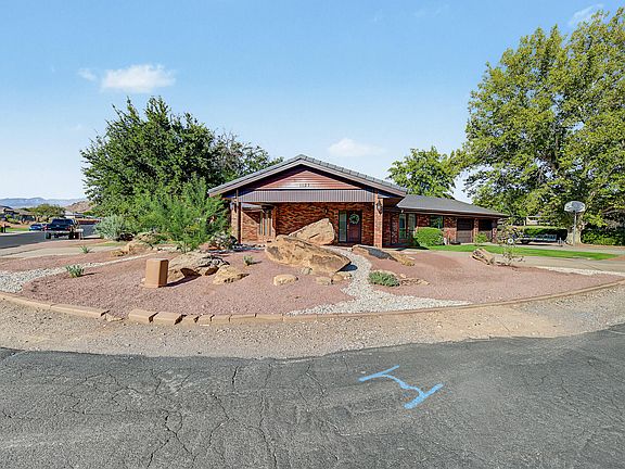 3rd image of 1137 W Goldenrod Cir