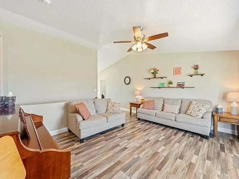 810 E Homestead Blvd — Photo 6