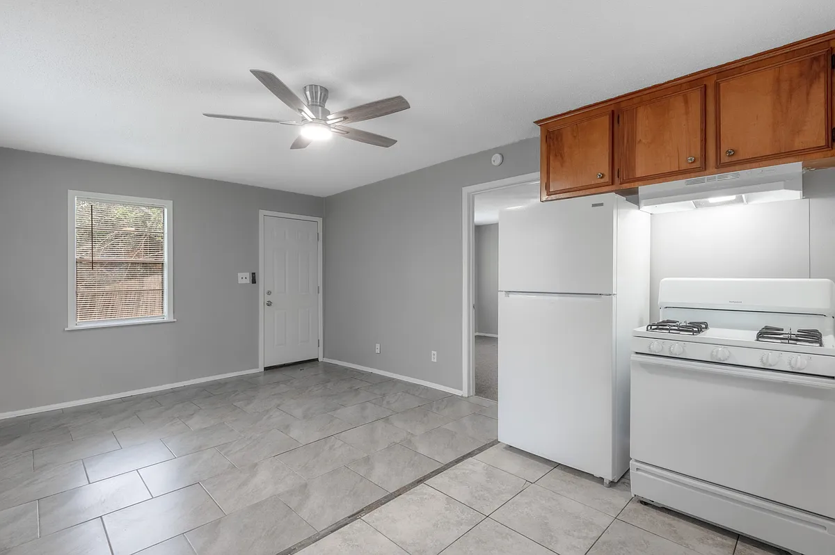 Building Photo - 700 Gray St #1