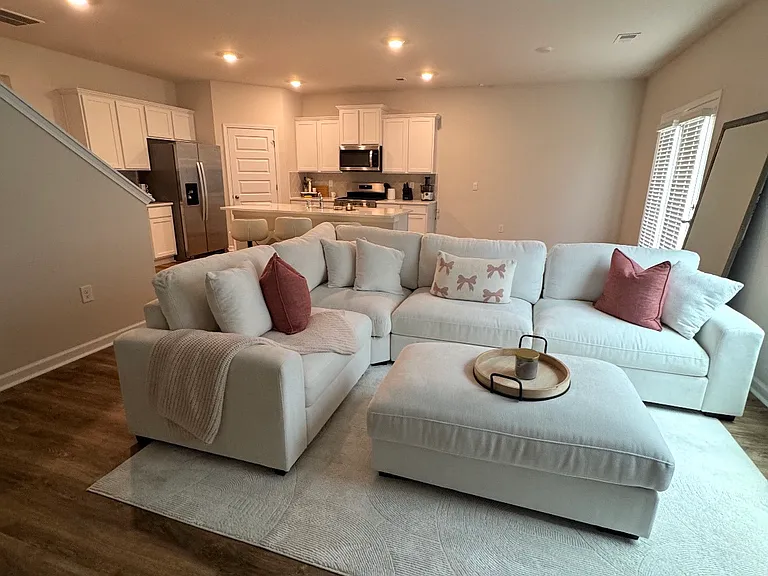 272 Abbott Rd — Photo 4