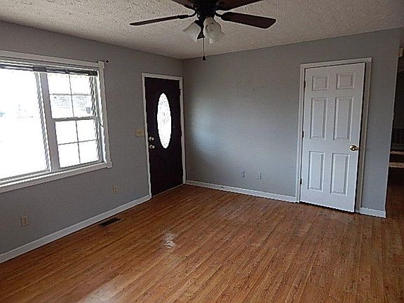 3rd image of 303 Bent Tree Dr