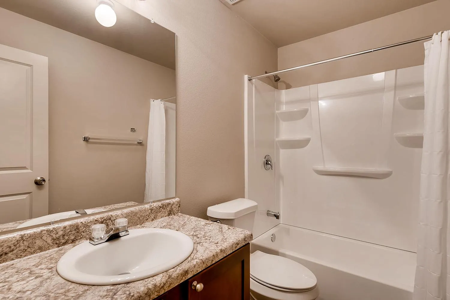 920 Fieldwood Dr — Photo 2