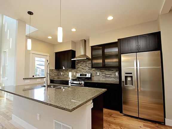 Upgraded Stainless Appliances
