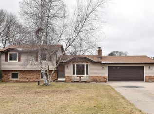 W254S4307 Pin Oak Ln, Waukesha, WI 53189