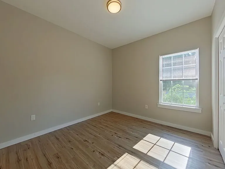 605 E Williams Ave — Photo 14