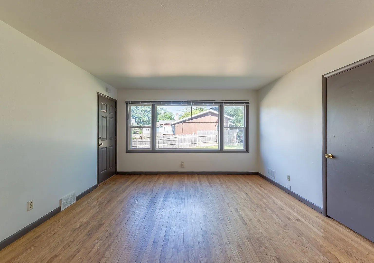 2113 Lake Point Dr — Photo 3
