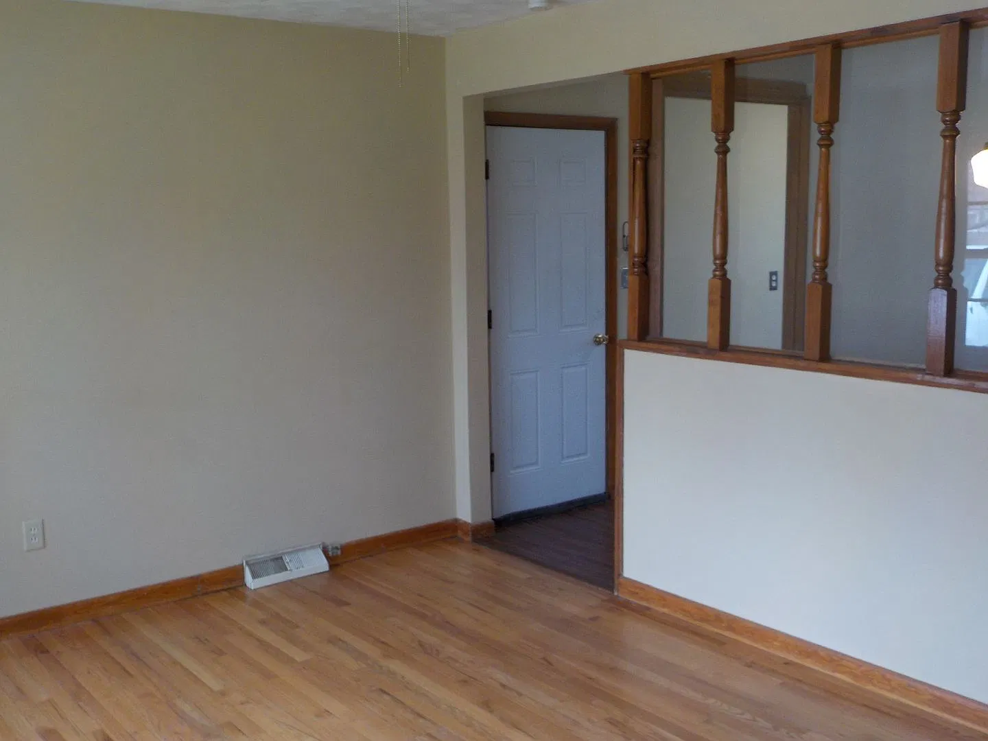 909 Highland Dr — Photo 3