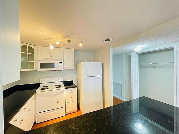 4th image of 500 Executive Center Dr APT 4B