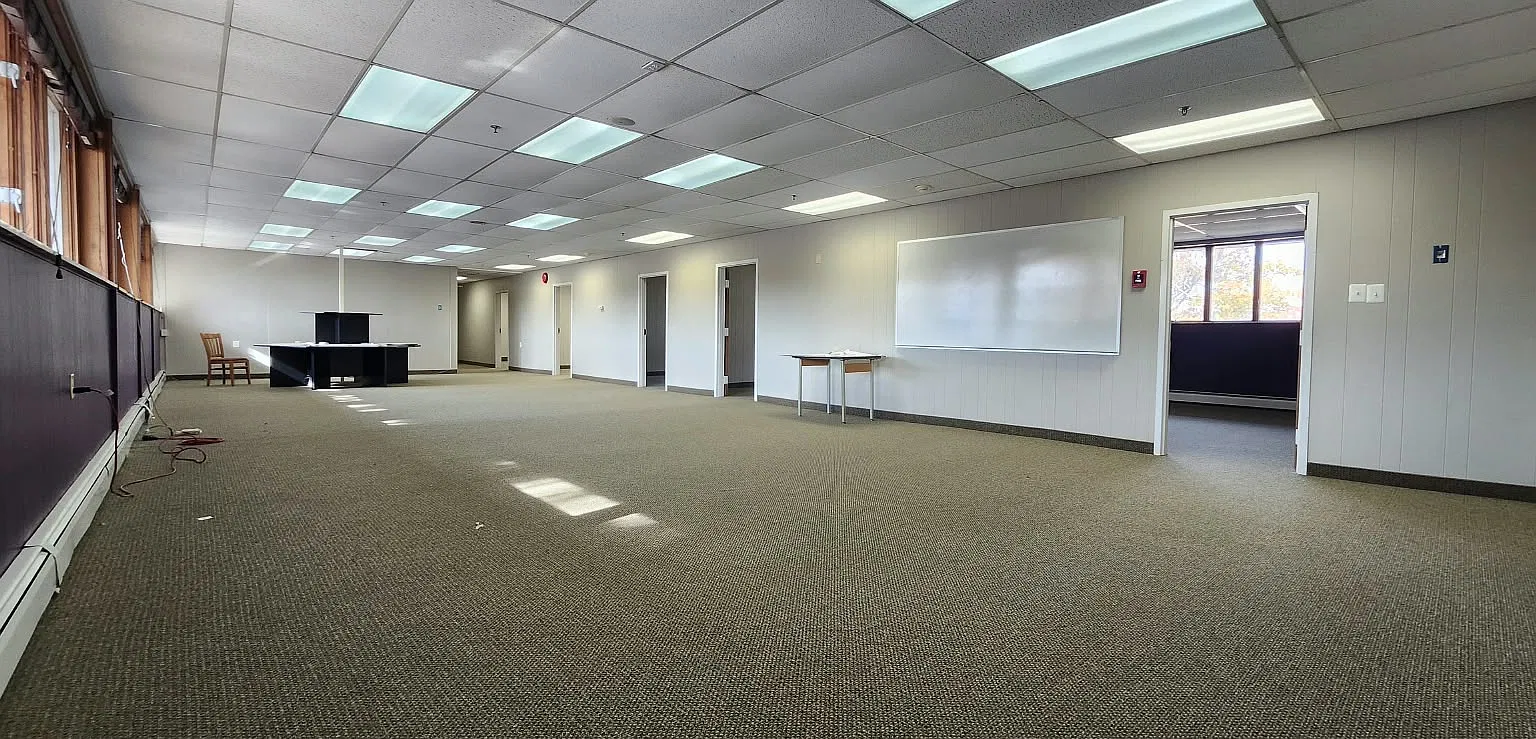 RG - Office/Library - 2 — Photo 4