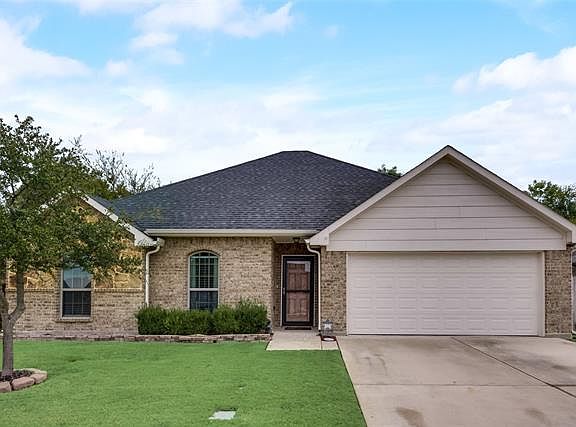 2nd image of 801 Oakmont Dr