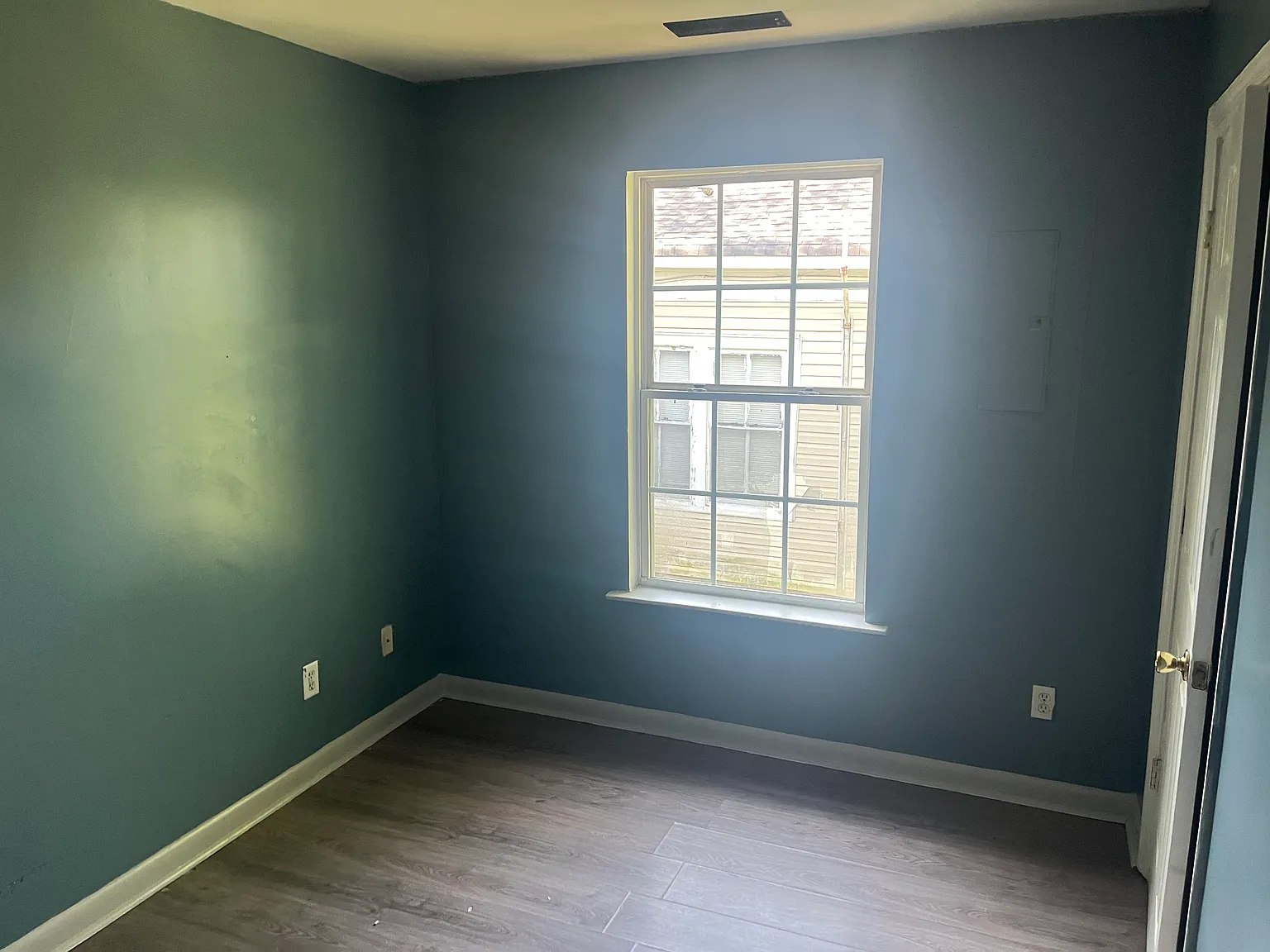 3 bed, 1.5 bath, 900 sqft, $1,460 — Photo 3