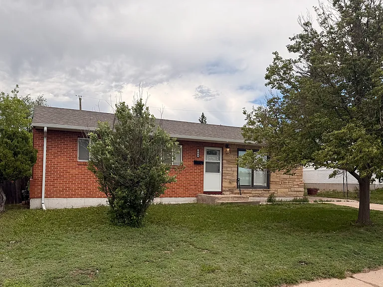 608 Creighton St — Photo 1