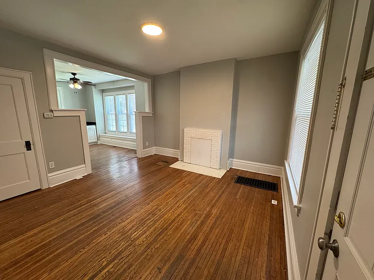 360 E Oakland Ave — Photo 2
