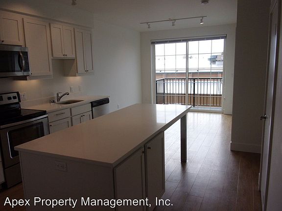 3rd image of 1300 McKenzie Ave APT 211