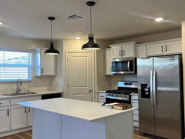 6004 Esmerelda Ave — Photo 6