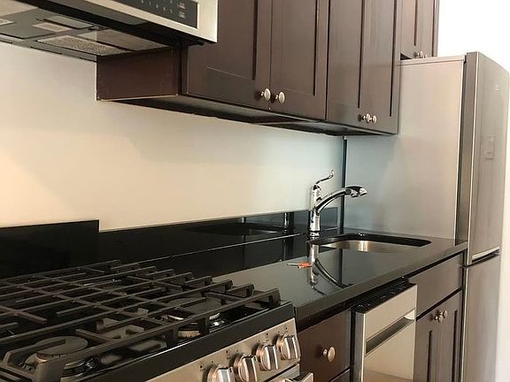 3rd image of 124 Jefferson Ave APT 3r