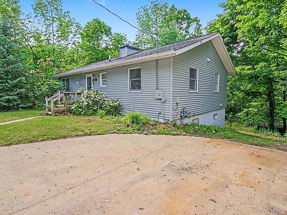3rd image of 3621 Atkins Rd