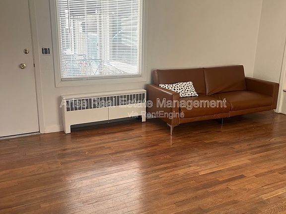 3rd image of 130 SW Canyon Dr #4