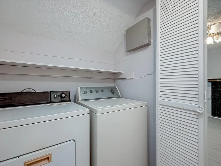 2915 Windchase Blvd — Photo 32