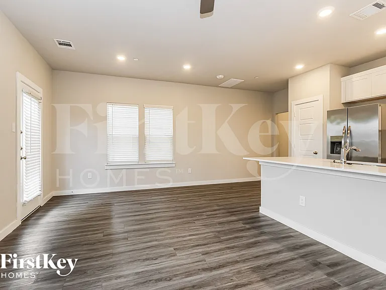 18326 W Centro Cir — Photo 5