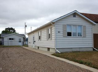 611 4th St SE, Sidney, MT 59270