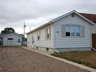 611 4th St SE, Sidney, MT, 59270