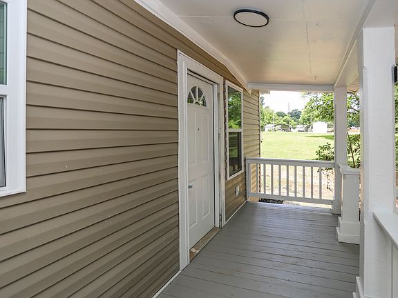 2nd image of 327 Dakota St