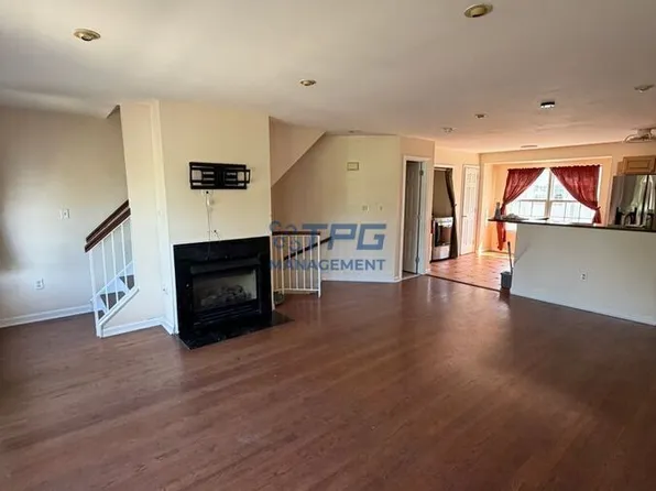 83 Nathan Blvd, Parlin, NJ 08859