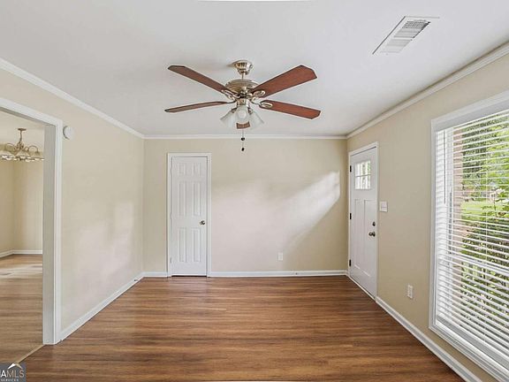 3rd image of 3578 Sherbrooke Way SW