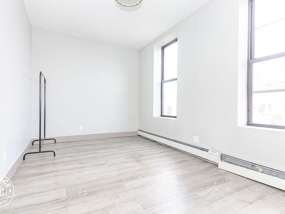 1st image of 257 Linden St #8V