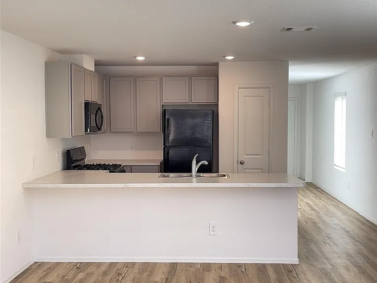 21811 Hickory Springs Ct — Photo 6